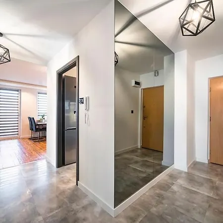 Luxury 88 M2, 3 Bedrooms Living 卢布林